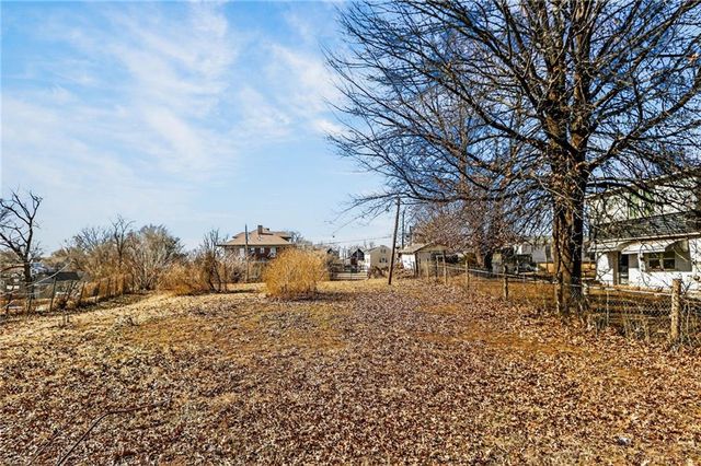 212 S 17th Street, St Joseph, MO 64501