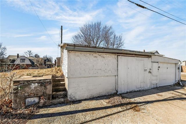 212 S 17th Street, St Joseph, MO 64501