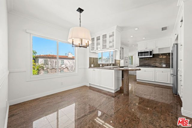 500 Smithwood Drive, Beverly Hills, CA 90212