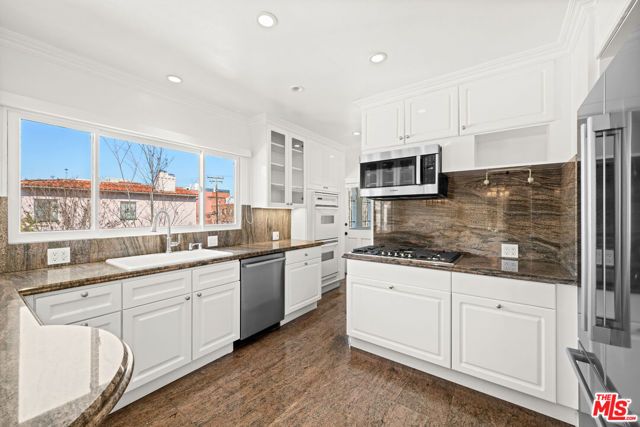 500 Smithwood Drive, Beverly Hills, CA 90212