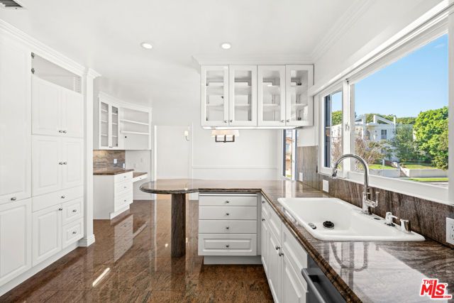 500 Smithwood Drive, Beverly Hills, CA 90212