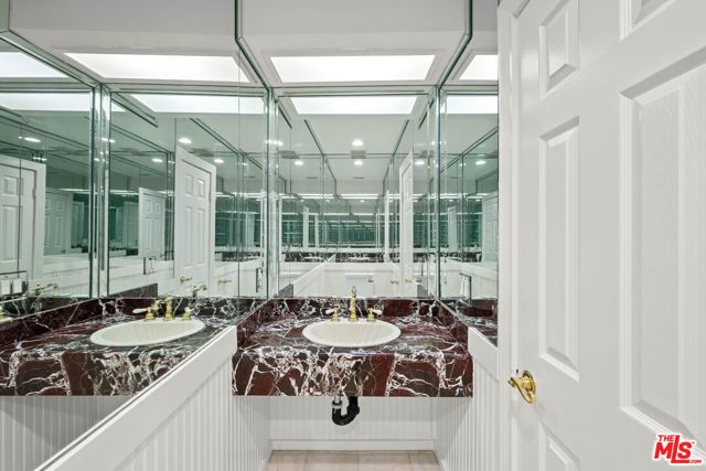 500 Smithwood Drive, Beverly Hills, CA 90212