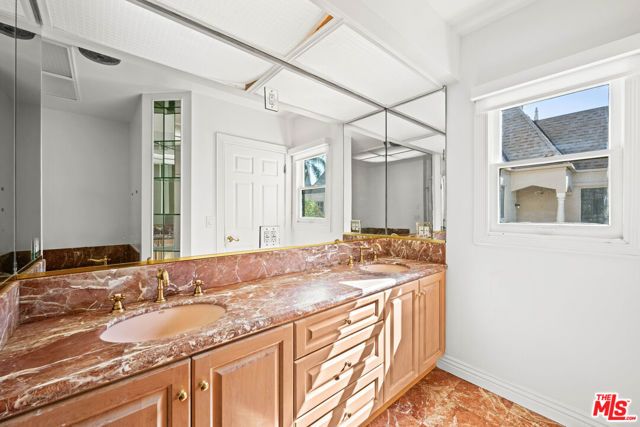 500 Smithwood Drive, Beverly Hills, CA 90212