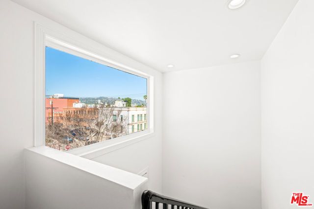 500 Smithwood Drive, Beverly Hills, CA 90212