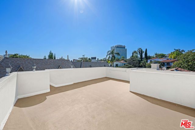 500 Smithwood Drive, Beverly Hills, CA 90212