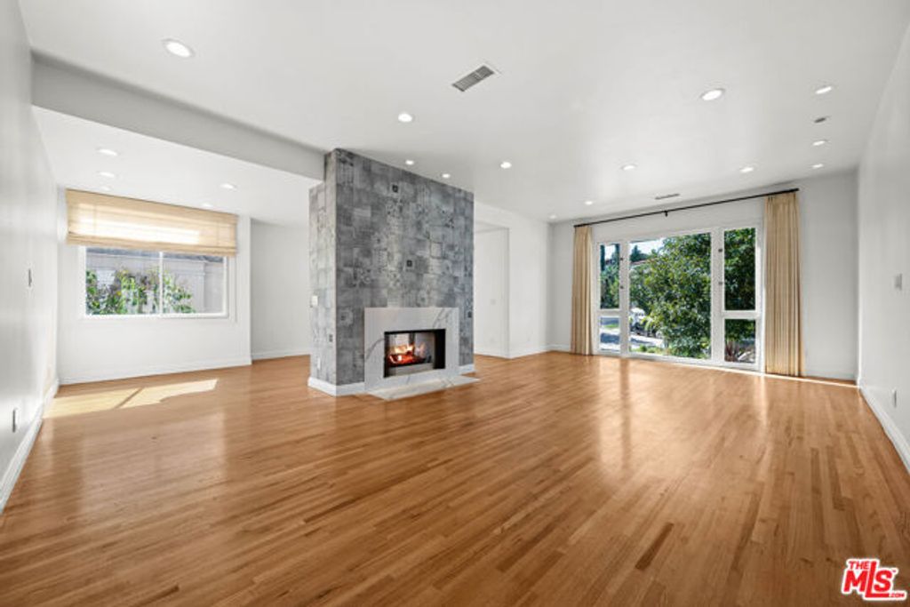 500 Smithwood Drive, Beverly Hills, CA 90212