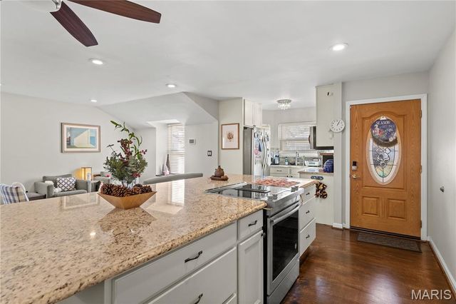 712 Oak Hollow Court, O'fallon, IL 62269