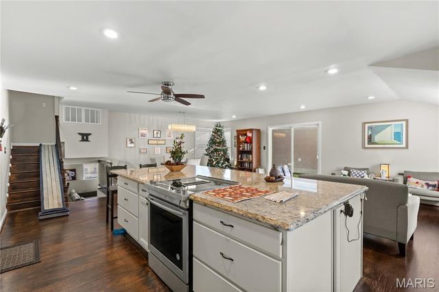 712 Oak Hollow Court, O'fallon, IL 62269