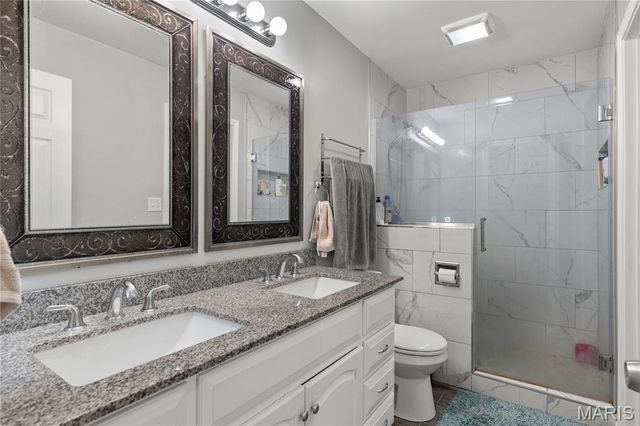 712 Oak Hollow Court, O'fallon, IL 62269