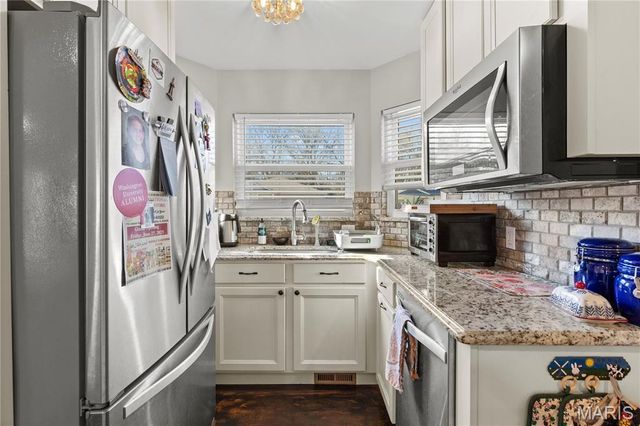 712 Oak Hollow Court, O'fallon, IL 62269