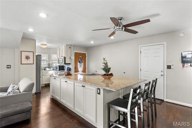 712 Oak Hollow Court, O'fallon, IL 62269