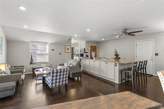 712 Oak Hollow Court, O'fallon, IL 62269