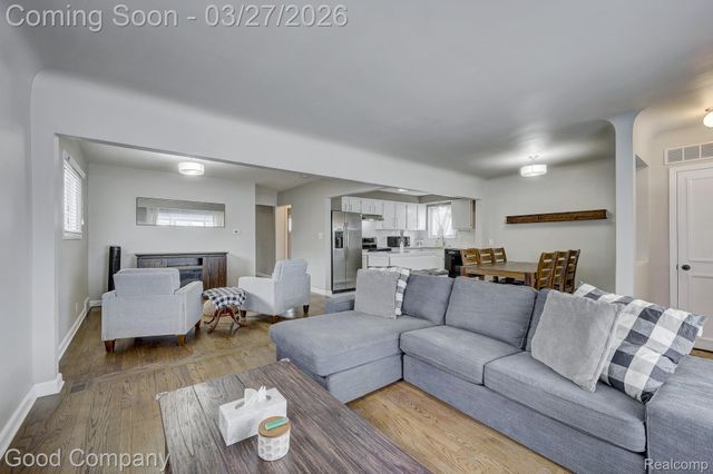 503 W Elmwood Avenue, Clawson, MI 48017