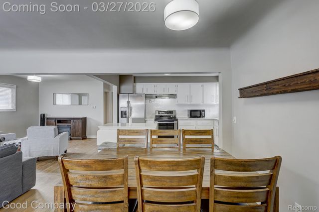 503 W Elmwood Avenue, Clawson, MI 48017