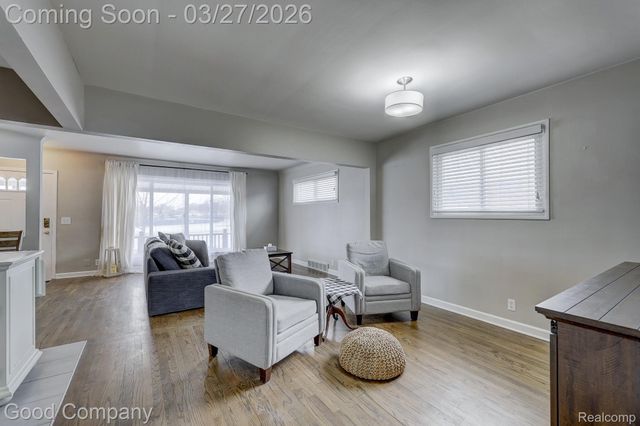 503 W Elmwood Avenue, Clawson, MI 48017