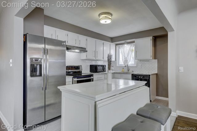 503 W Elmwood Avenue, Clawson, MI 48017