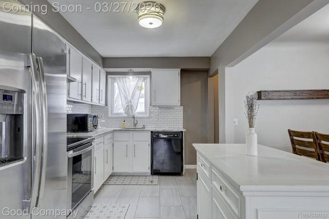 503 W Elmwood Avenue, Clawson, MI 48017