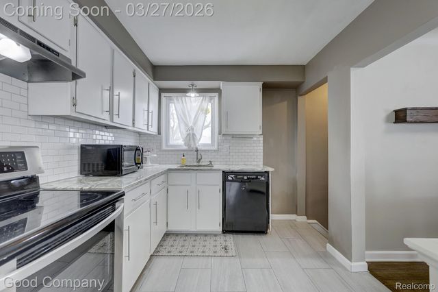 503 W Elmwood Avenue, Clawson, MI 48017