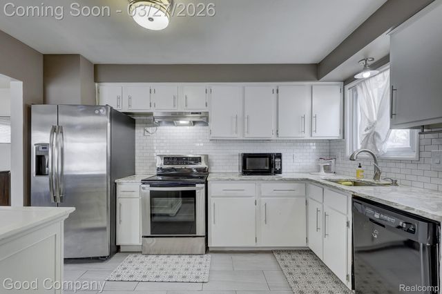 503 W Elmwood Avenue, Clawson, MI 48017