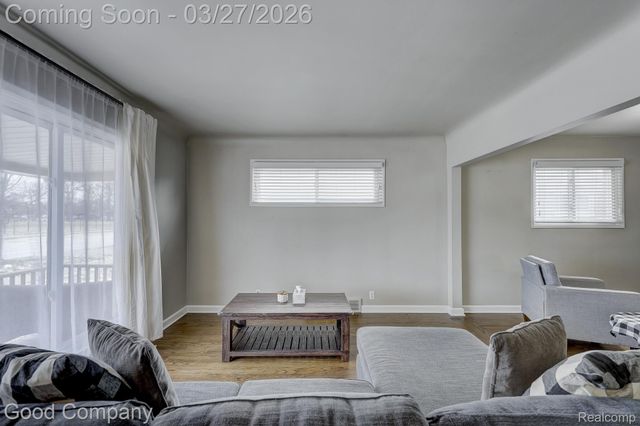 503 W Elmwood Avenue, Clawson, MI 48017