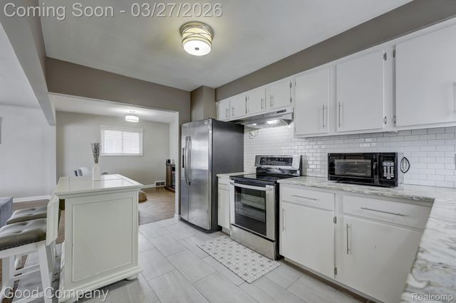 503 W Elmwood Avenue, Clawson, MI 48017