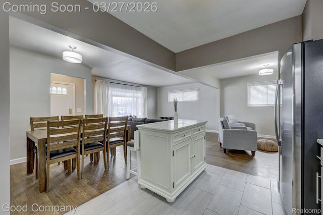 503 W Elmwood Avenue, Clawson, MI 48017