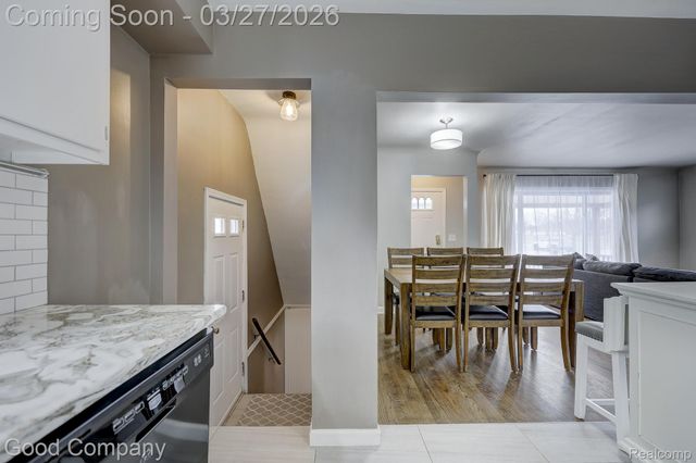 503 W Elmwood Avenue, Clawson, MI 48017