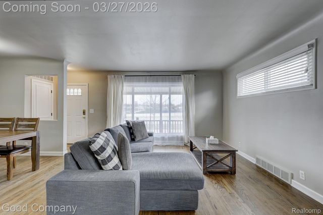 503 W Elmwood Avenue, Clawson, MI 48017