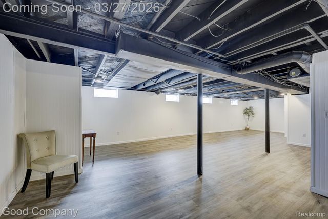 503 W Elmwood Avenue, Clawson, MI 48017