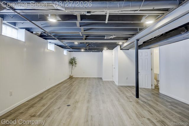 503 W Elmwood Avenue, Clawson, MI 48017