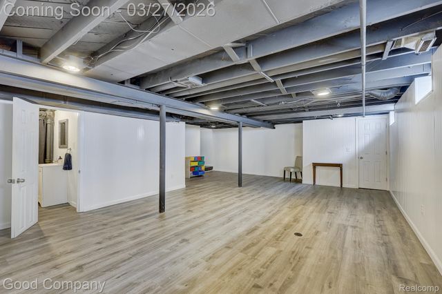 503 W Elmwood Avenue, Clawson, MI 48017