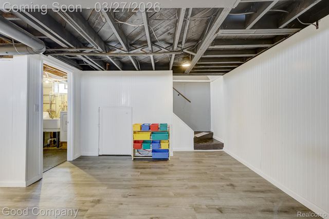 503 W Elmwood Avenue, Clawson, MI 48017