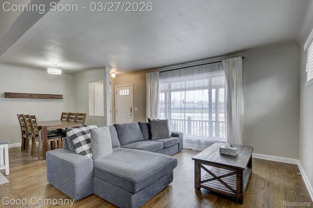 503 W Elmwood Avenue, Clawson, MI 48017