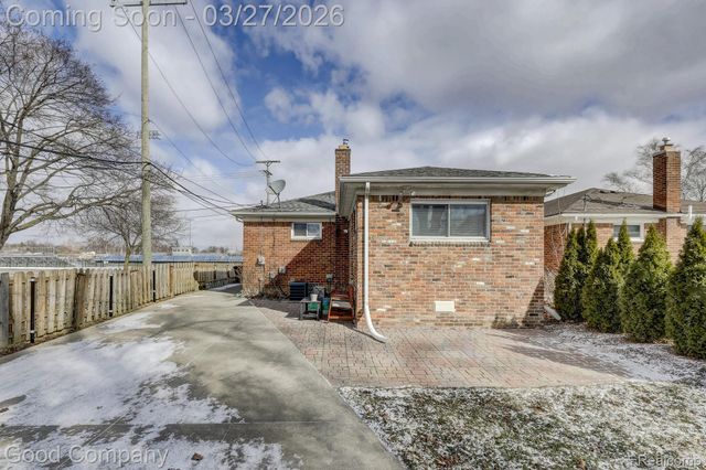 503 W Elmwood Avenue, Clawson, MI 48017