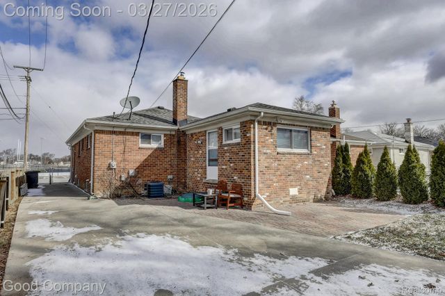 503 W Elmwood Avenue, Clawson, MI 48017