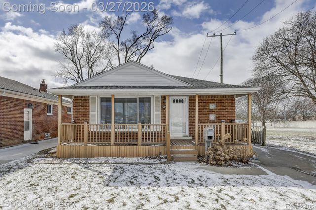 503 W Elmwood Avenue, Clawson, MI 48017