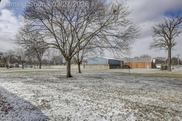 503 W Elmwood Avenue, Clawson, MI 48017