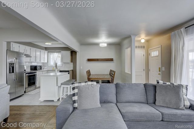 503 W Elmwood Avenue, Clawson, MI 48017