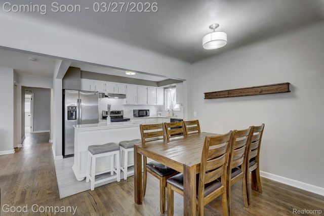 503 W Elmwood Avenue, Clawson, MI 48017