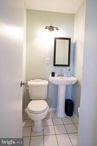 933 ELM RD, Halethorpe, MD 21227