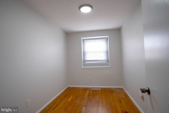 933 ELM RD, Halethorpe, MD 21227