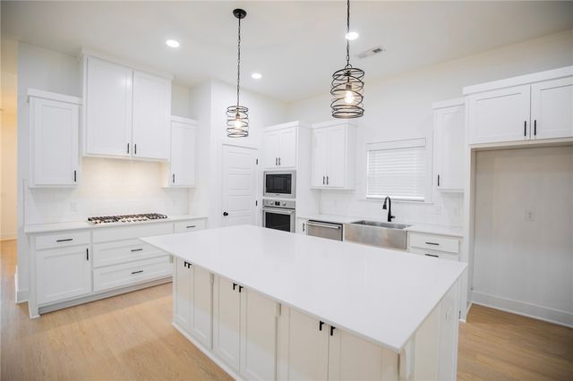 3704 SW Sunbeam Avenue, Bentonville, AR 72713