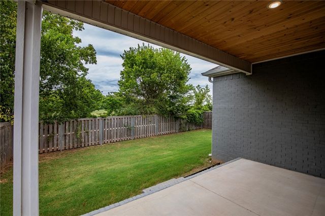 3704 SW Sunbeam Avenue, Bentonville, AR 72713