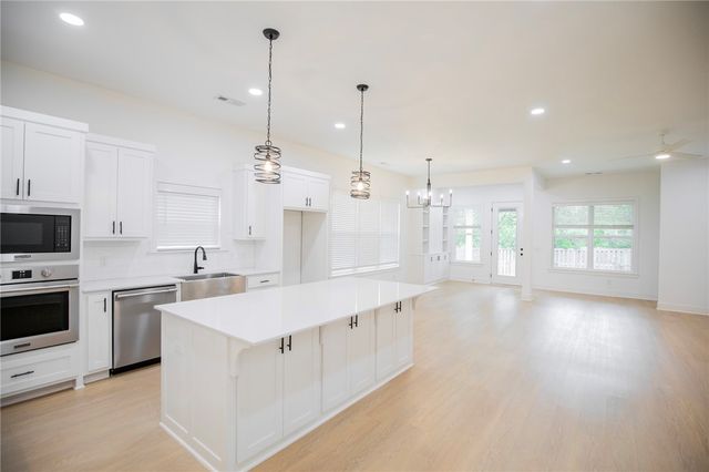 3704 SW Sunbeam Avenue, Bentonville, AR 72713