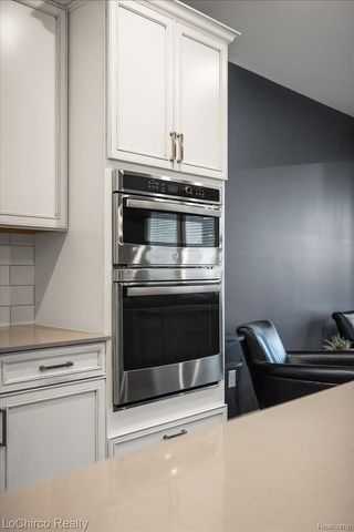 273 Strawberry Drive, Rochester Hills, MI 48307