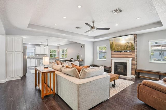 327 S LAKEVIEW AVENUE, Winter Garden, FL 34787