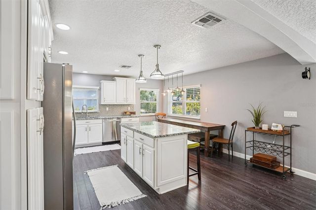 327 S LAKEVIEW AVENUE, Winter Garden, FL 34787