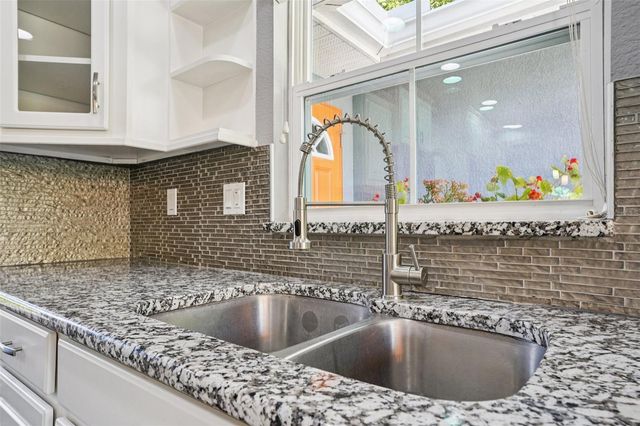 327 S LAKEVIEW AVENUE, Winter Garden, FL 34787