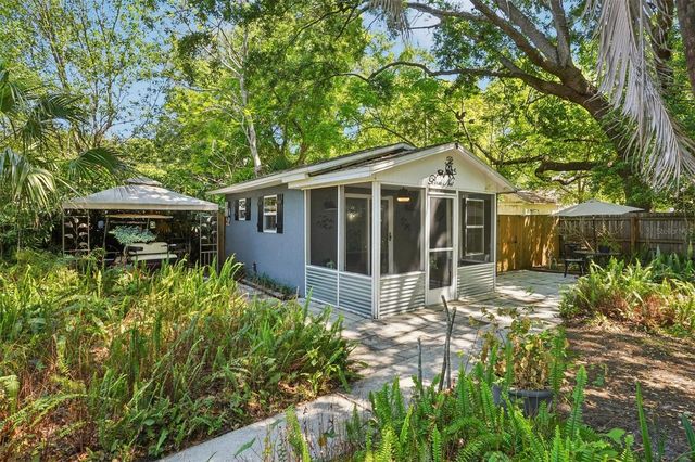 327 S LAKEVIEW AVENUE, Winter Garden, FL 34787