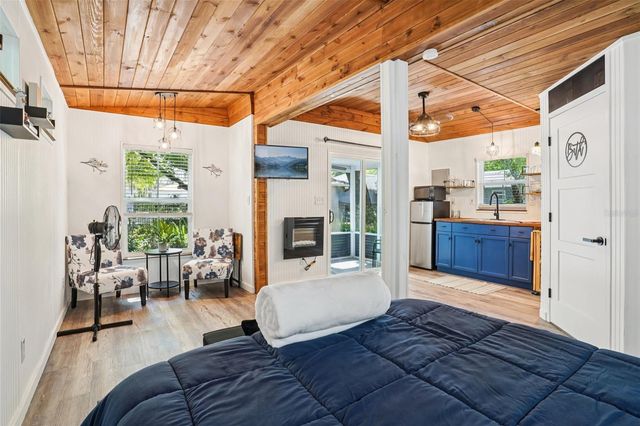 327 S LAKEVIEW AVENUE, Winter Garden, FL 34787